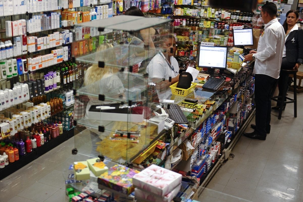 Martedì la commissione del Senato discuterà il disegno di legge che autorizza la vendita di medicinali nei supermercati