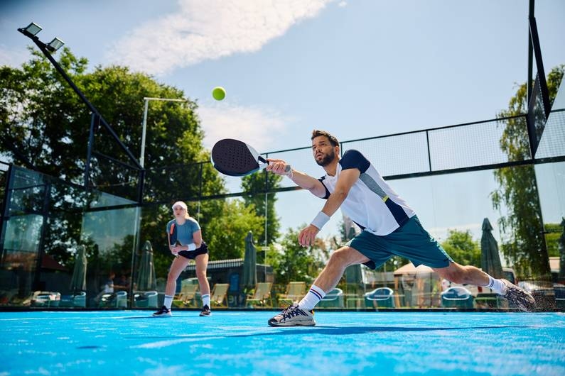 Padel uzmanı Lucas Krämer: Raketler, toplar, aksiyon! Padel'e başlamak için nihai rehberiniz