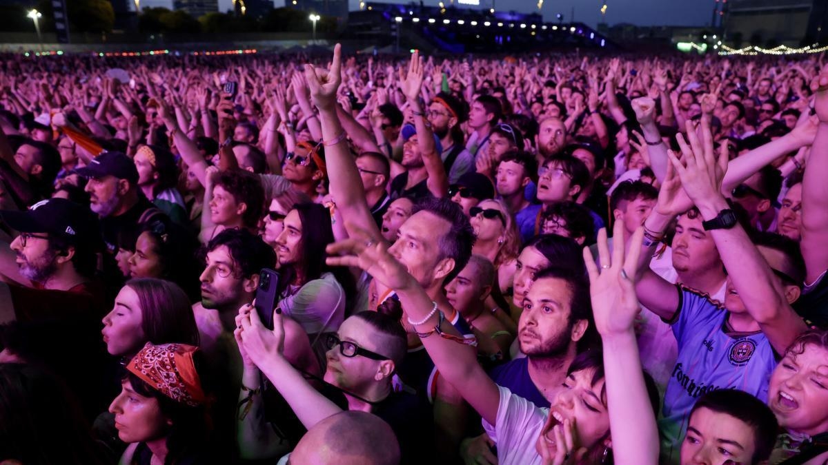 Oto jak należy chronić uszy, aby uniknąć poważnych uszkodzeń, jeśli wybierasz się na festiwal muzyczny.