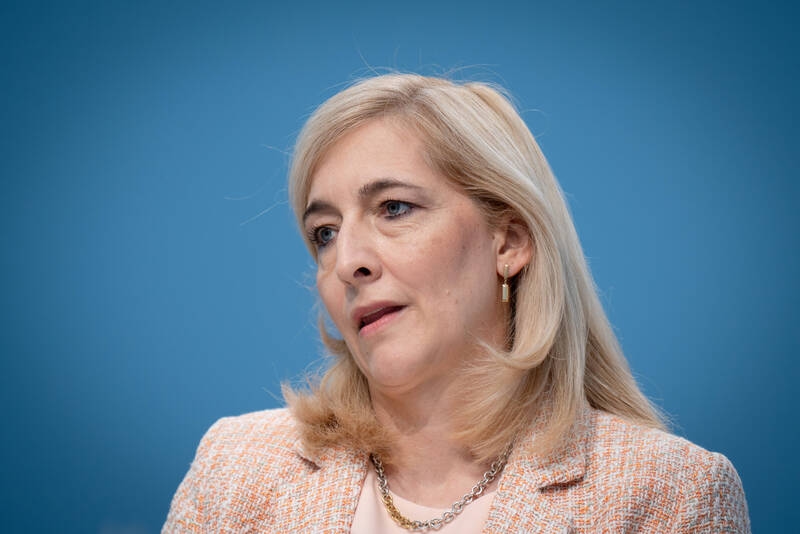 Warken criticado por el informe Spahn: ¿Un informe demasiado generoso y censurado?