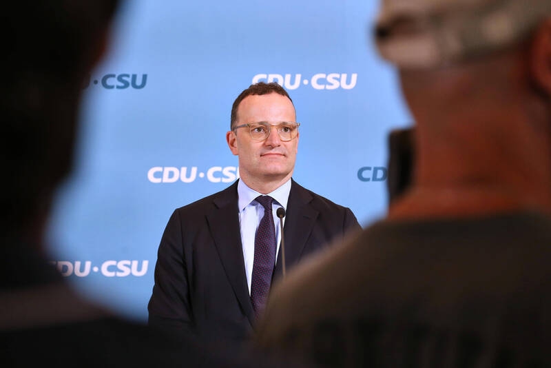 Caso da máscara: Spahn reclama de acusações maliciosas
