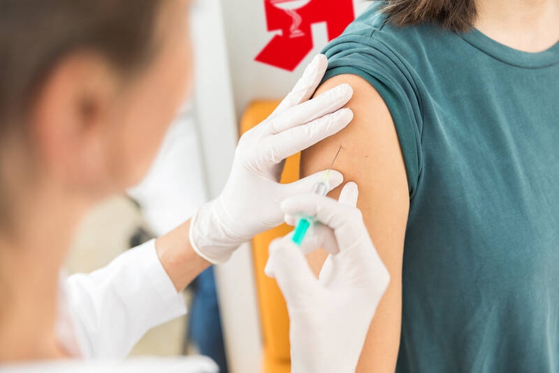 Einigung mit GKV-Spitzenverband: Langfristiger Vertrag für Impfungen in Apotheken