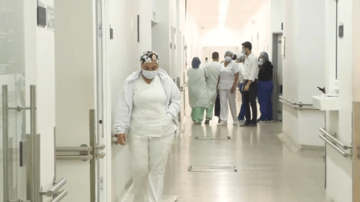Médicos denunciam demissões injustificadas e perseguição em Bogotá: "Médicos e especialistas estão sendo demitidos em várias clínicas e hospitais."