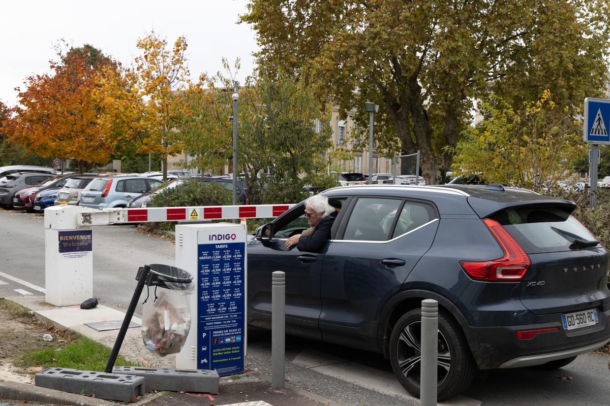 La tarification des parkings hospitaliers dans le débat public