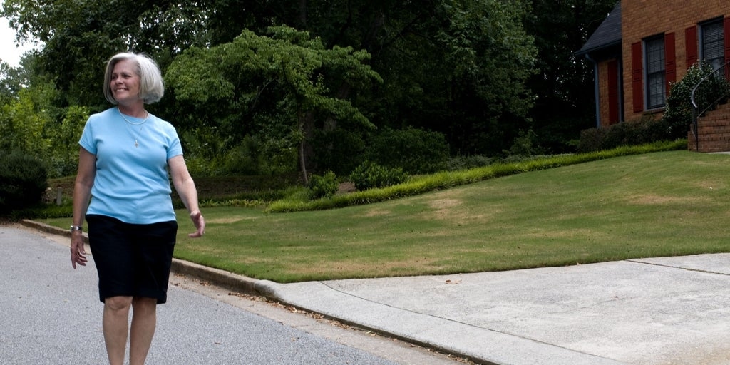 Schon ein paar tausend Schritte am Tag können das Fortschreiten der Alzheimer-Krankheit verlangsamen.