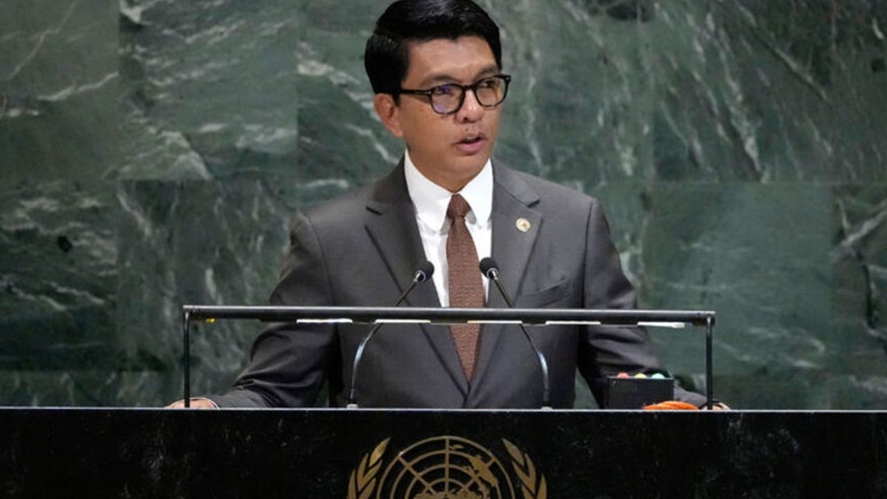 Crisi politica in Madagascar: il presidente Andry Rajoelina avrebbe lasciato segretamente il Paese