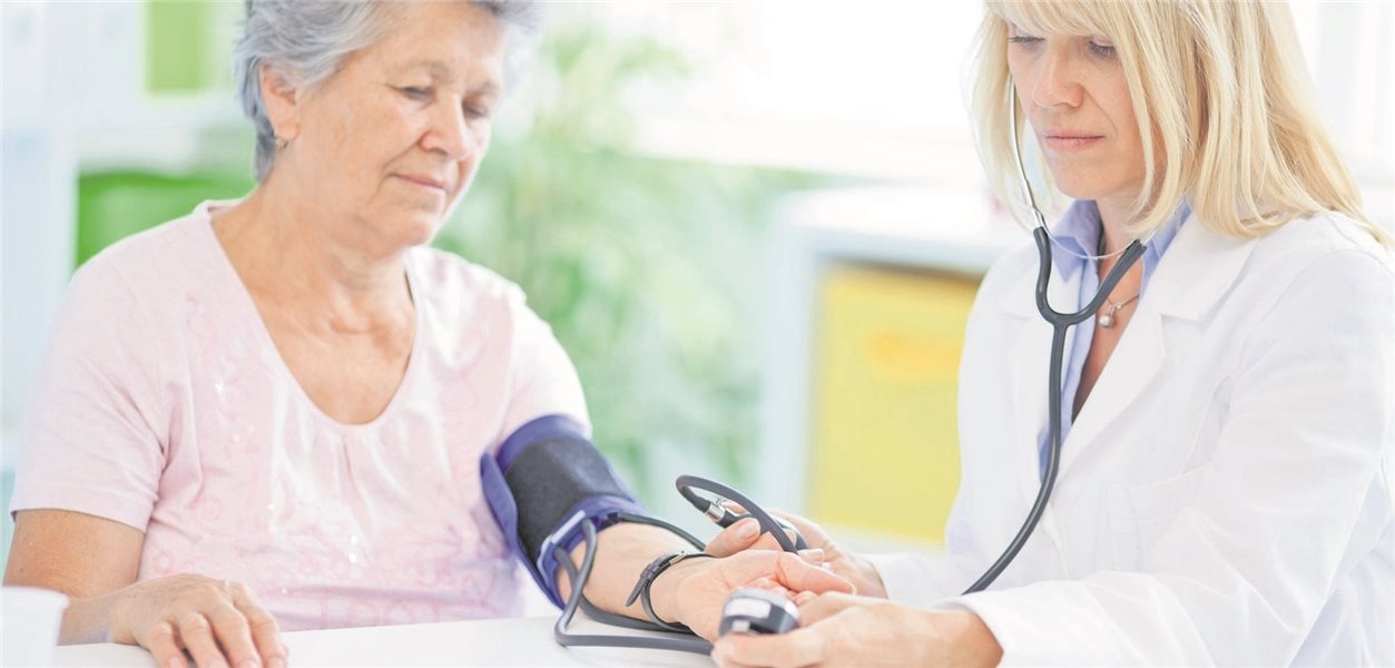 La revisione Cochrane conferma i benefici dell'abbassamento della pressione sanguigna nelle persone con più di 60 anni
