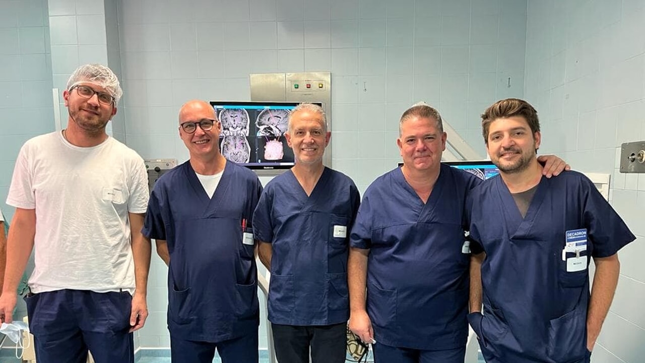 Departamento de Neurocirugía de Foggia, Dr. Colamaria: "Tecnología y humanidad para tratar el cerebro y la columna vertebral, devolviendo la esperanza a los pacientes."