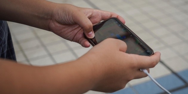 Two hours of cell phone time a day? A Japanese city encourages people to rationalize their screen time.