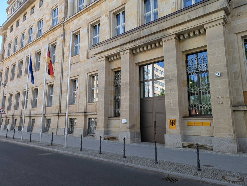 Слушания по реформе аптек: аптеки и фонды медицинского страхования спорят о тарифах