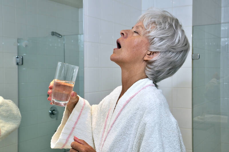 Боль в горле: полоскание горла проверено на практике