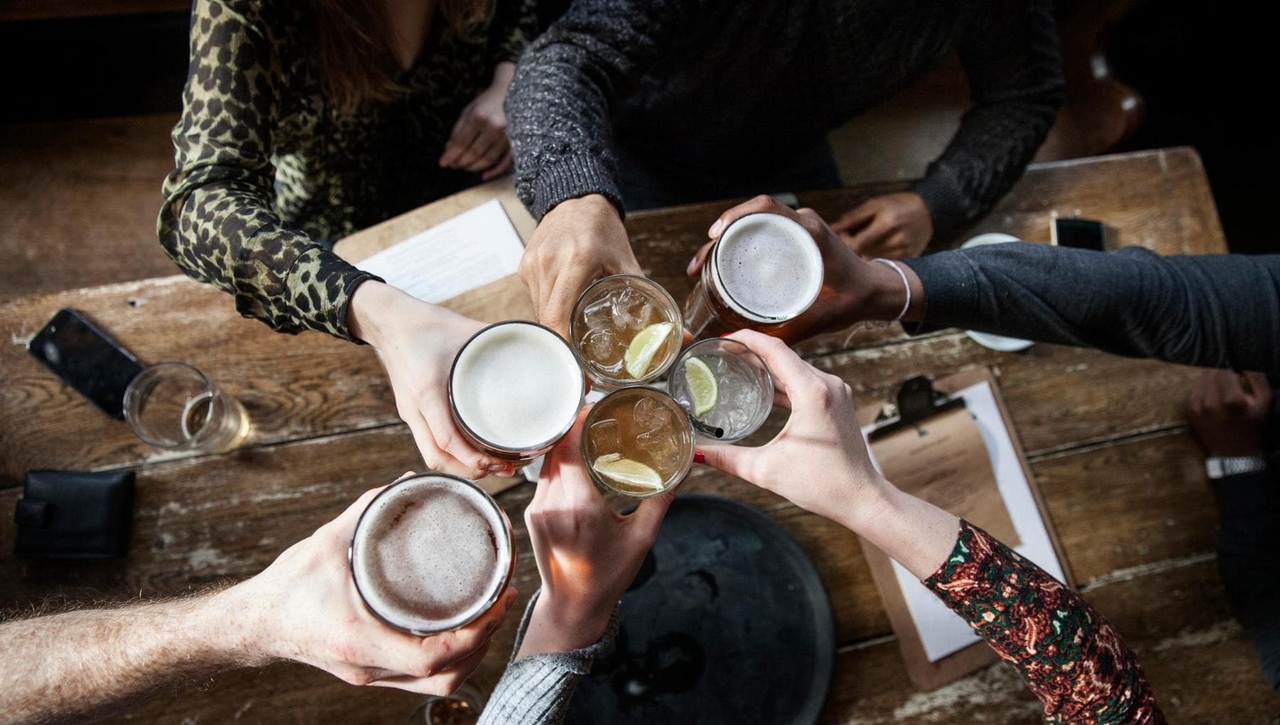 Con 3 o più drink al giorno sale il rischio di ictus e si triplica quello di invecchiamento cervello